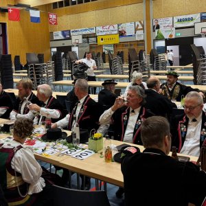 Die Schlossgrüessler ignorieren gekonnt die Aufräumarbeiten